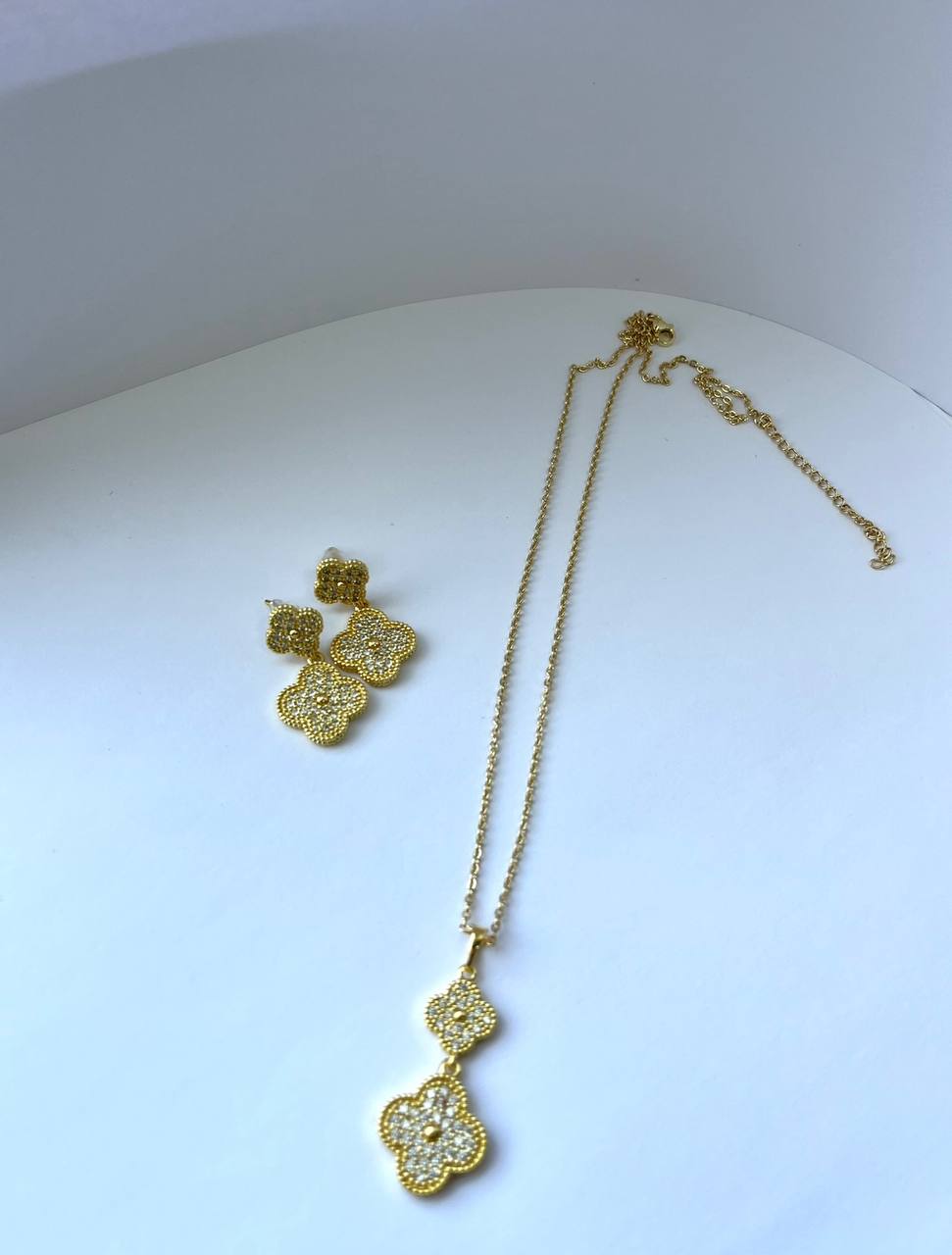 Набір (сережки та підвіска)