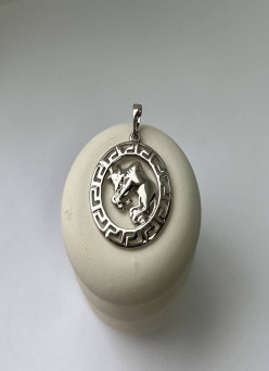 Кулон Телець